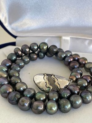 Колье из культивированного чёрного жемчуга. 
Серебряный фермуар и фурнитура 925 пробы. Чернение. . 