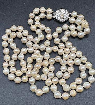 Вечная классика.
Винтажное двухрядное колье из культивированного морского японского жемчуга Акойя. 