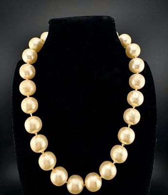 винтажное колье, США, 60е.
Искусственный жемчуг, - стекло. Диаметр жемчужин 15 мм, длина колье 