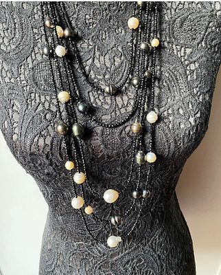 Колье из натуральной природной шпинели и культивированного барочного морского 