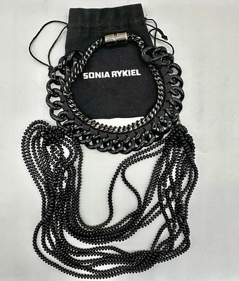 Эффектное Колье Sonia Rykiel. 
Пластик, металл, текстиль. С пыльником. Замок-магнит. Новое.