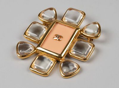 CHANEL. Chanel Gripoix Dore. Эффектная крупная брошь. . Франция, 1996. Бижутерный сплав 
