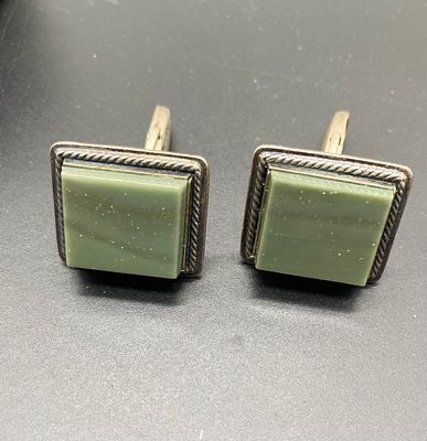 Винтажные советские запонки. Серебро 875 пробы, чернение, нефрит. 
Размер 20х20 мм