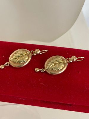 СССР, Рига Золотые серьги Серьги советского периода выполнены из розового и желтого золота 585 