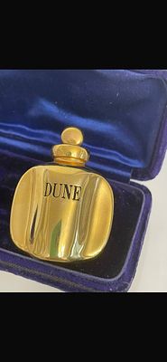 Франция
Винтажная, эффектная, брошь от Christian Dior в форме флакона духов Dune.
Оригинал. Лимит 
