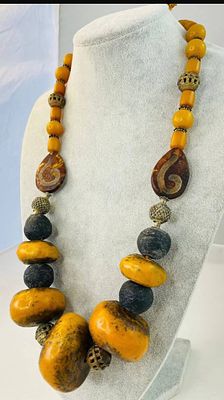 Редкое этническое украшение
ЮАР
Претория
Винтаж. Аутентичные бусы из копала, 
старинные 