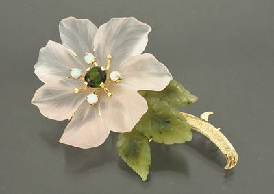 Эффектная брошь в виде цветка шиповника (дикой розы). Изготовлена в середине ХХ века, в Германии 