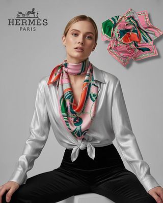 Шелковый платок Herm&egrave;s под названием &laquo;Robe du Soir&raquo;, на котором изображен портрет
лошади, чей 