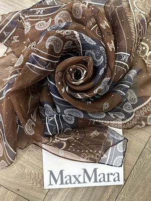 Max Mara. Красивейший платок из 100% нежнейшего шелка
140х140. Новый, без бирок. С фирменным 
