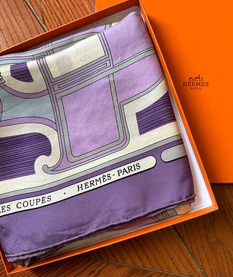 HERMES. Платок.
Платок HERMES 90*90 см
В родной коробке. Herm&egrave;s — это один из самых 