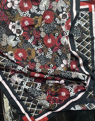 FENDI. Шелковый Шарф. Италия. 
Шелк, ручная строчка. 
Размер 65х191 см. 
Ручная строчка по 