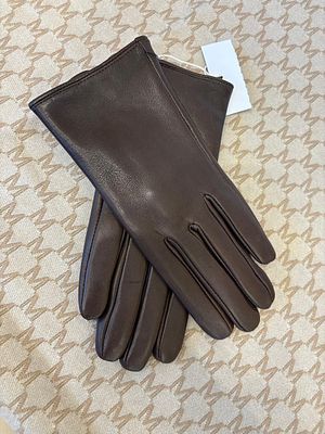 Перчатки Max Mara. Кожа. Подкладка шерсть 100%. Коричневые. Новые с этикетками Max Mara Outlet. 