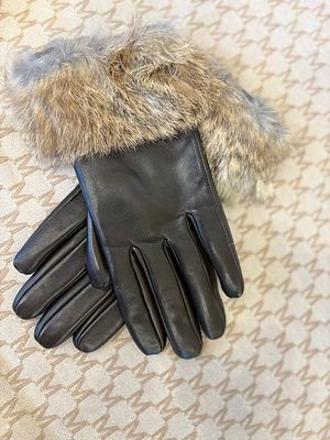 Перчатки Max Mara. Кожа. Отделка мех кролика. Подкладка шерсть 100%. Темно-коричневые. Новые с 