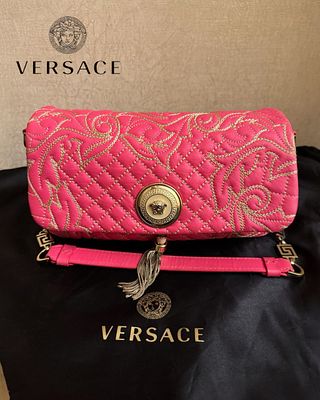 Сумка коллекции VERSACE Vanitas, а именно модель Vanitas Medea из стеганой мягчайшей кожи с 