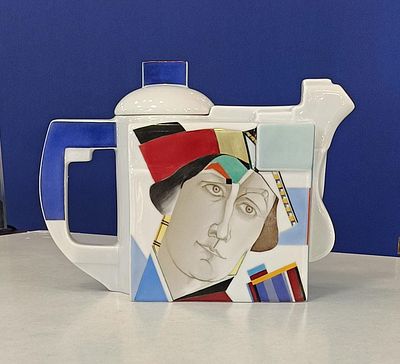 Олевская Инна. &laquo;Казимир и Уна&raquo;. 2020 .
Чайник супрематический, автор формы К.Малевич (1923 год) . 