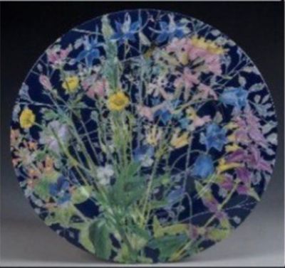 Татьяна Парфенова. 
Декоративное блюдо из коллекции &laquo;Сенокос&raquo; 
Костяной фарфор, шелкография. 