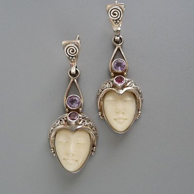 SAJEN. СЕРЬГИ ИЗ КОЛЛЕКЦИИ "GODDESS". СЕРЕБРО. КОСТЬ. ПОЛУДРАГОЦЕННЫЕ КАМНИ. 90-Е ГОДЫ 20 ВЕКА. 