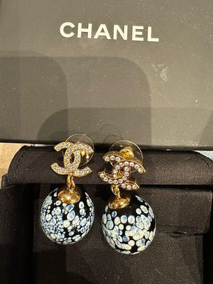 Серьги Chanel. Новые. Упаковка, сертификат. Длина 4см, диаметр 2 см. Цвет синий