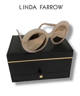 Очки LINDA FARROW в бежевой оправе с градиентными линзами
Коробка в комплекте