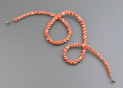 Колье бусы коралл винтаж. Колье из натуральных коралловых бусин необычной формы Изготовлено в 