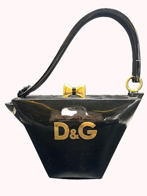 Олевская Инна ( 1941-2021) 
Чайник D & G из композиции &laquo;Гламур&raquo; 2011. 
Фарфор; роспись 