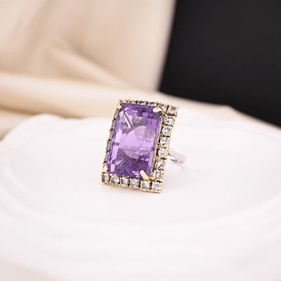 Кольцо серебро 925 проба Аметист Бериллы. Кольцо из серебра 925 пробы с аметистом и бериллами В 