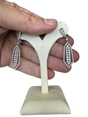 A pair of gold earrings 18K white gold, chandelier model, set with 2.80 carat diamonds, gold 