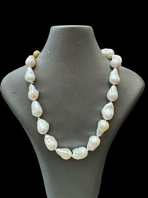 Natural Biba wild pearl string 45 cm short, large and impressive pearls measuring 12 mm with an 