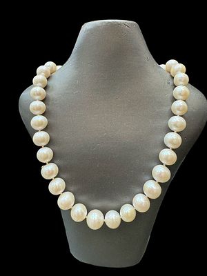 12-14 mm natural pearl necklace with silver lock, white pearls, 44 cm long. An impressive piece 