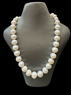 12-14 mm natural pearl necklace with silver lock, white pearls, 44 cm long. An impressive piece 