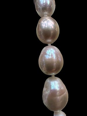 A very long 10-13 mm natural pink gadoluts gradient pearl string, Length 70 cm. An impressive 