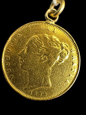 Queen Victoria Half Sovereign 22K gold coin weighing 3.99 grams. A majestic and impressive jewel
