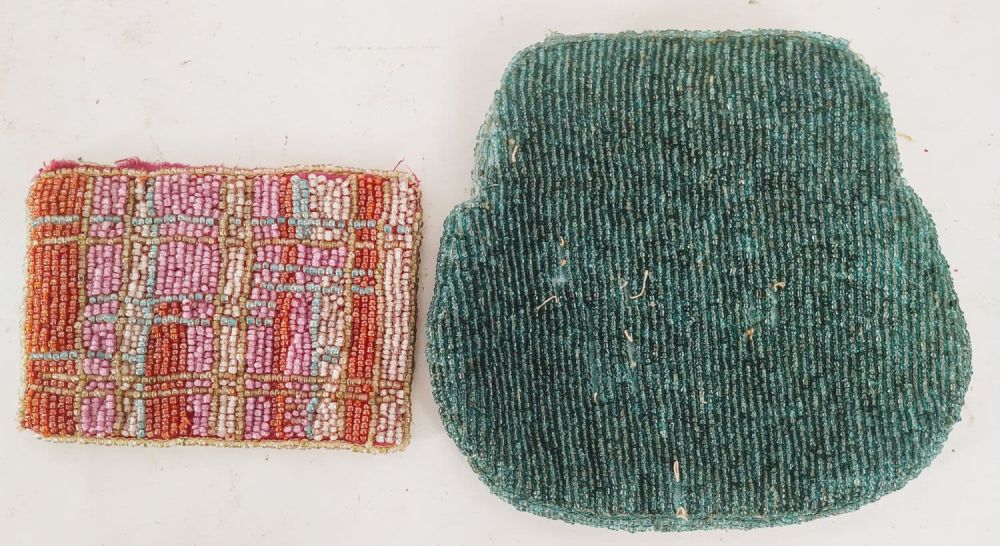 זוג ארנקים עתיקים עבודת יד חרוזי זכוכית הישוב הישן בארץ שנות 20/30 מידה 14/13. 11/8 ס"מ