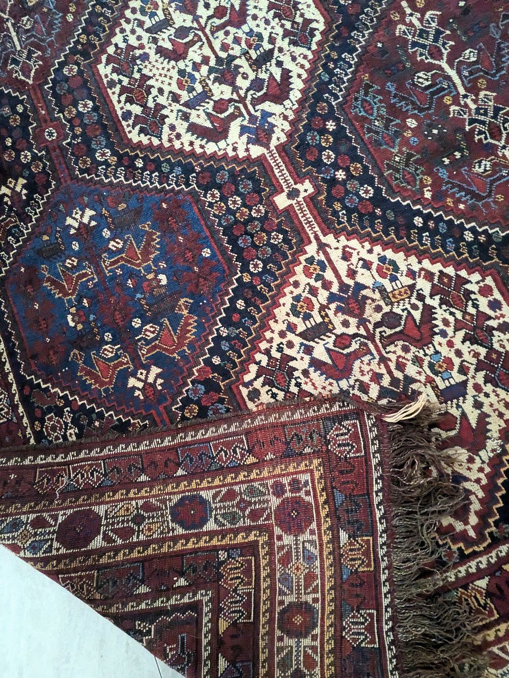 שטיח שבטי עתיק חמסה קשקאי פרסי עשוי 100% צמר על צמר פני השטיח בדוגמת משבצות בגוונים מיוחדים 