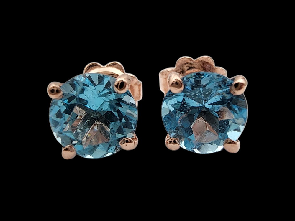 זוג עגילי זהב 14K משובצים באבני בלו טופז בגודל 2.05 קראט טבעי בליטוש איכותי כולל תעודה גמולוגית