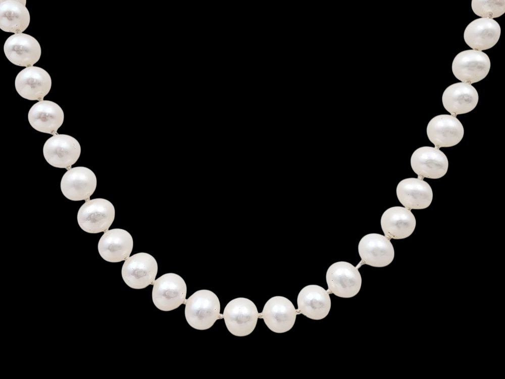 מחרוזת פנינים טבעיות משולב סגר זהב 14K מפואר השחלה מקצועית קשר אחרי כל פנינה אורך השרשרת 44 ס"מ 