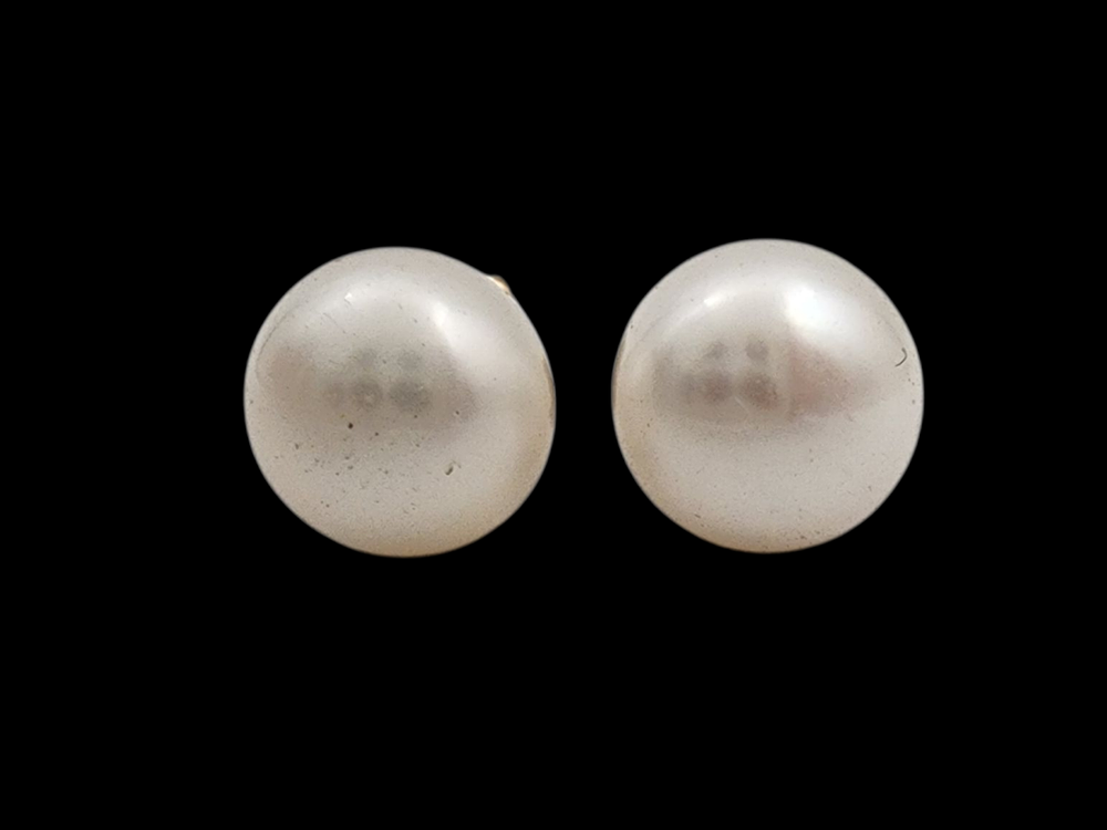 עגילי פנינים זהב 14K פנינה צבע לבן משולב זהב 14K. קוטר : 8.3 מ"מ . משקל : 1.8 גרם