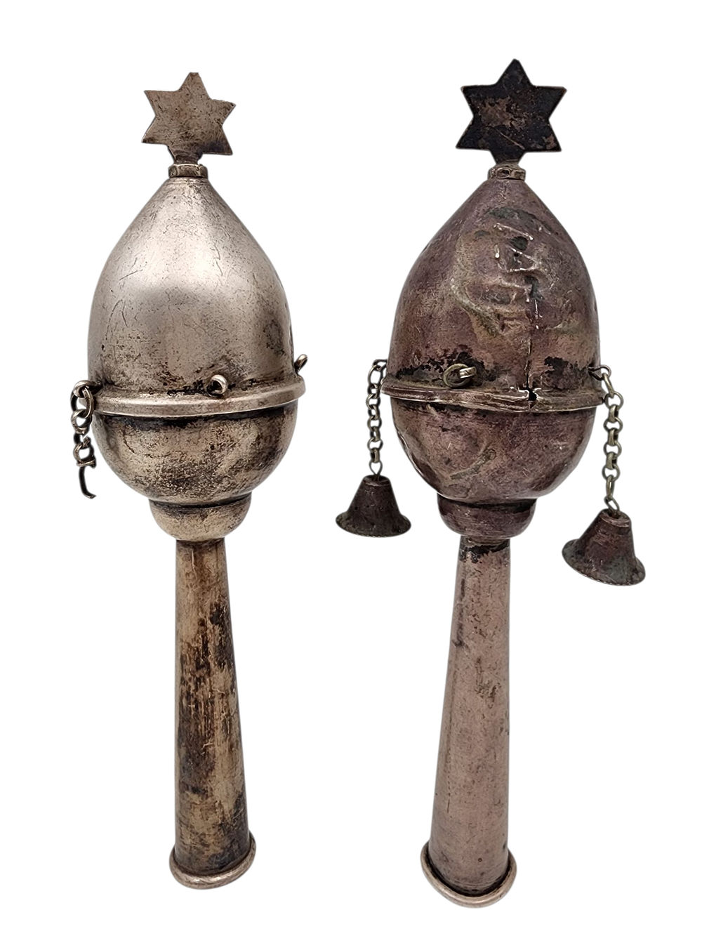 זוג רימונים לספר תורה כסף עבודה עיראקית ישראל שנות ה50 חסר רימונים ויש 2 סדקים ברימון אחד משקל 