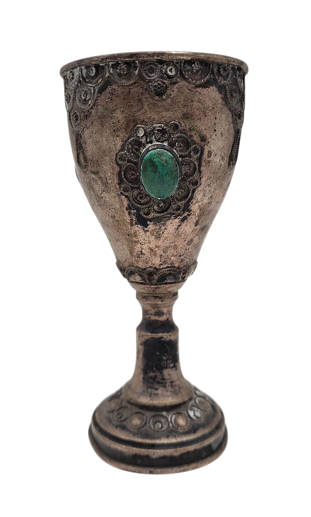 גביע כסף 925 חתום מעוטר בעבודת פיליגרן איכותית ומשובץ בשלוש אבני אילת גדולות תוצרת ישראל. גובה: 