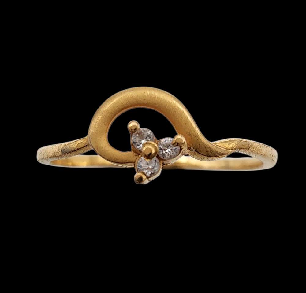 טבעת זהב 22K משובצת בזירקונים חתום 916 משקל 1.2 גרם מידה 7.5 USA