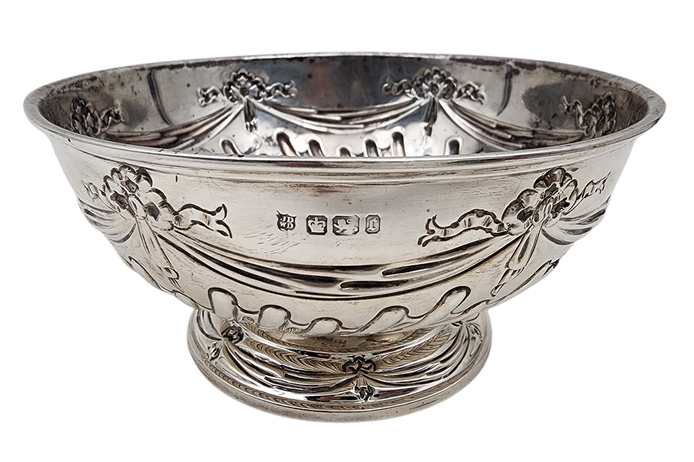 קערה להגשת פונץ' כסף סטרלינג אנגליה שפילד 1895 מעוטרת מוטיבים פרחוניים תוצרת James Deakin & 