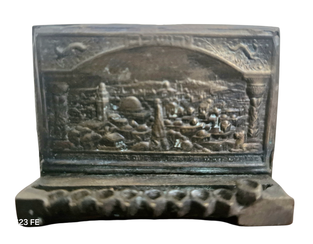 חנוכיה מיניטורית מראה ירושלים נחושת עבודת יד סגנון בצלאל מידה 6/4.5 ס"מ