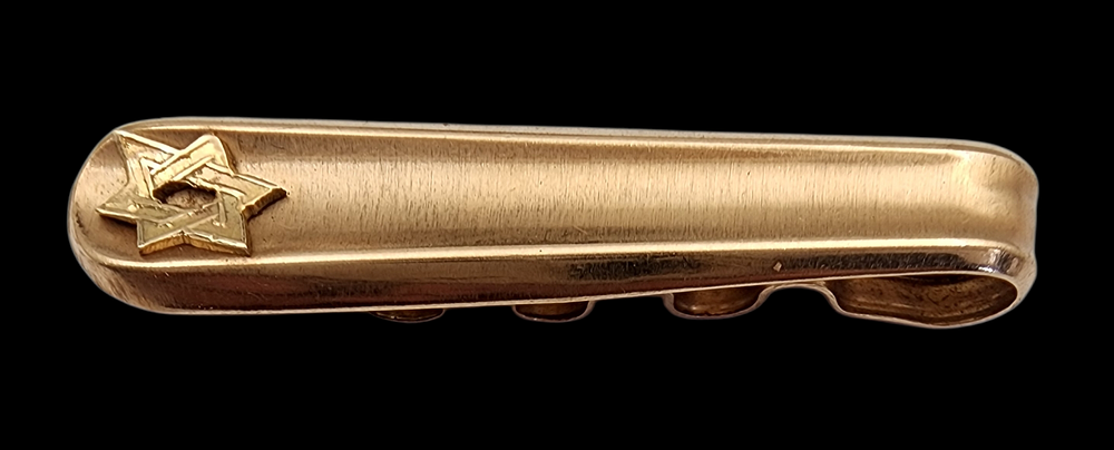 מחזיק שטרות Money Clips זהב 14K מחזיק שטרות תפסן לעניבה זהב 14k חתום. משקל 3.4 גרם , מידה 4/1 ס"מ