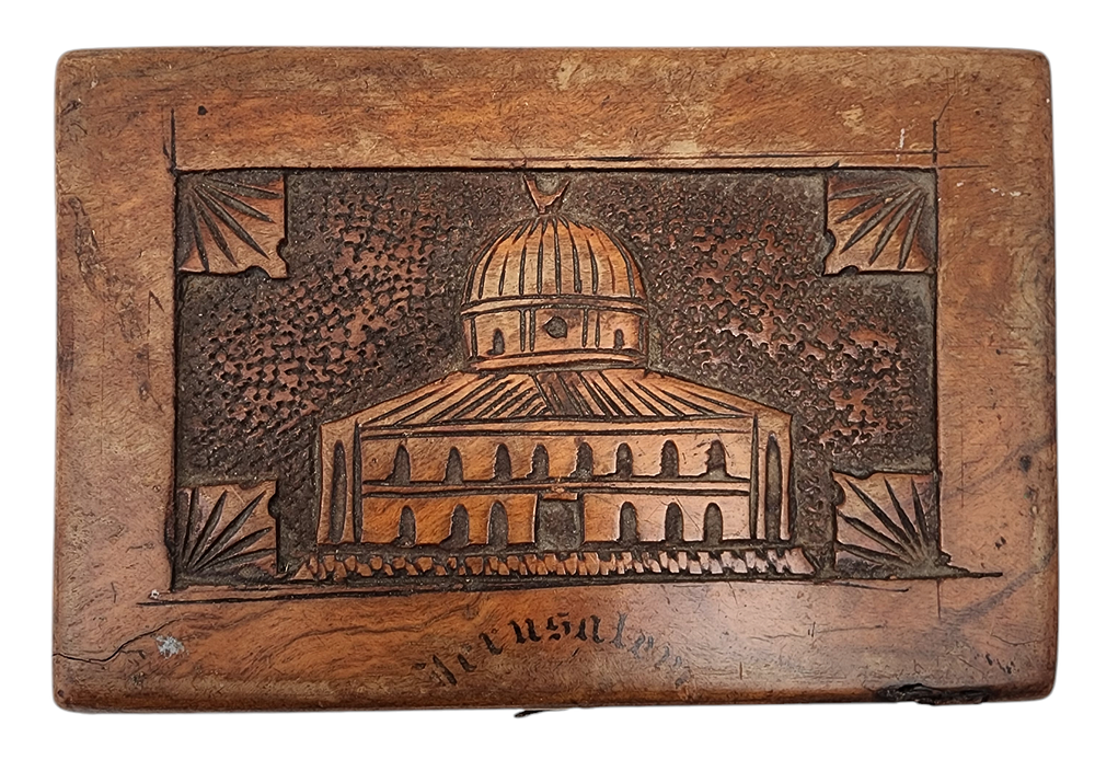 קופסא לאתרוג בצלאל מוקדם עשוי עץ זית מגולף בעבודת יד מרהיבה תחילת מאה 20 מידה 12.5/8 ס"מ גובה : 