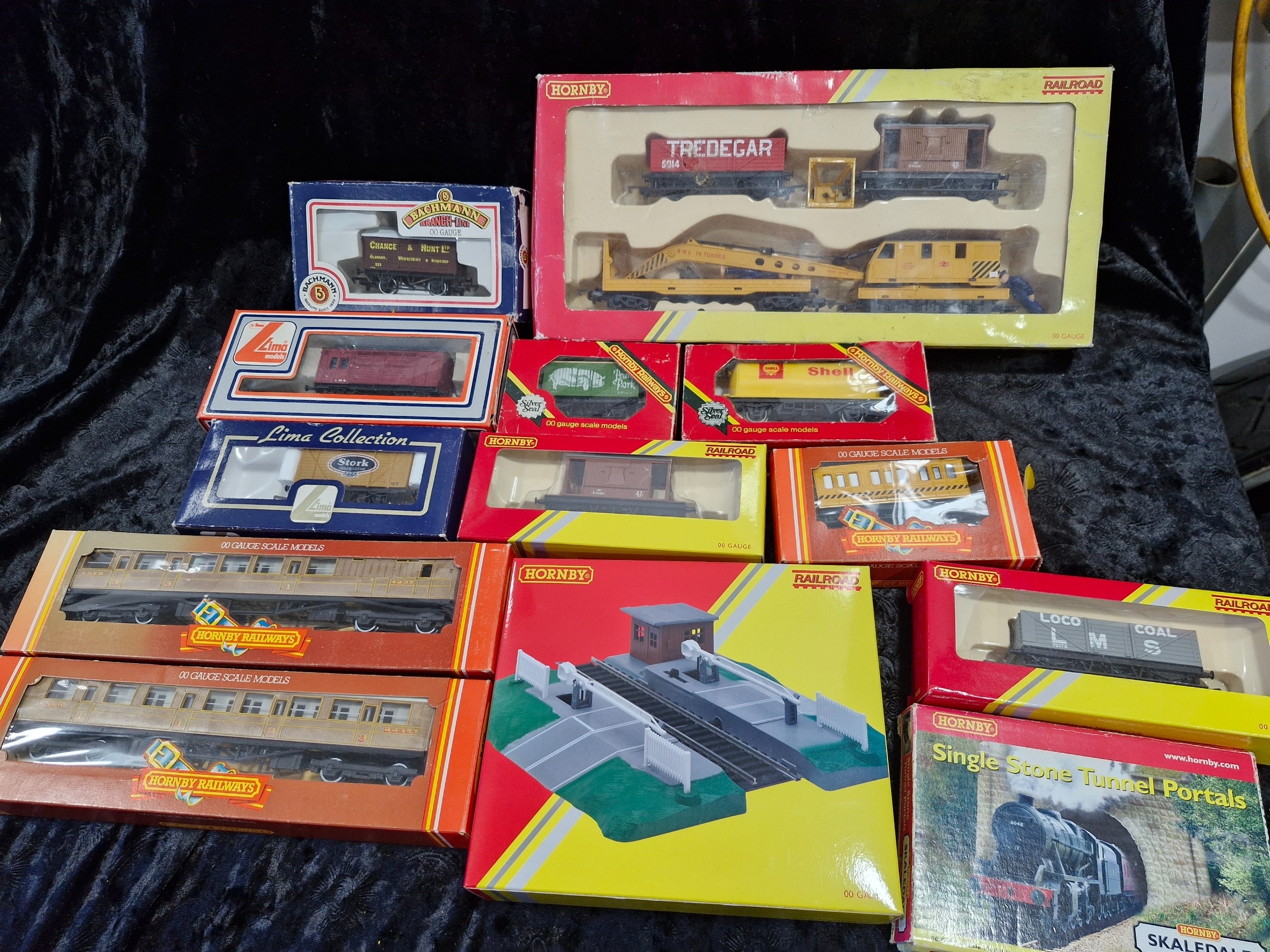 Lot 199