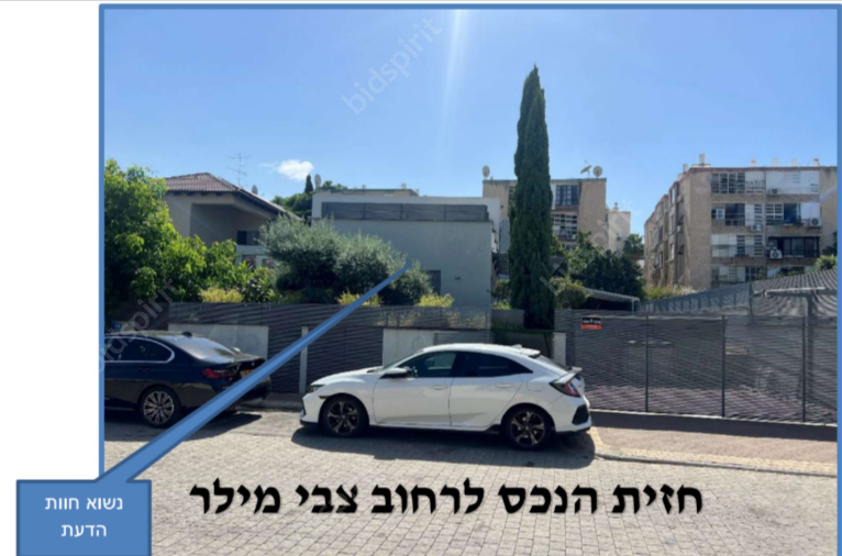 , בית מגורים צמוד קרקע, ראשון לציון, רחוב צבי מילר 34, גוש 3628, חלקה 168. חצר ובריכת שחייה 
שטח בנוי של כ 350 מ"ר 
כולל מרתף ובריכת שחייה
על מגרש בשטח של 610 מ"ר.