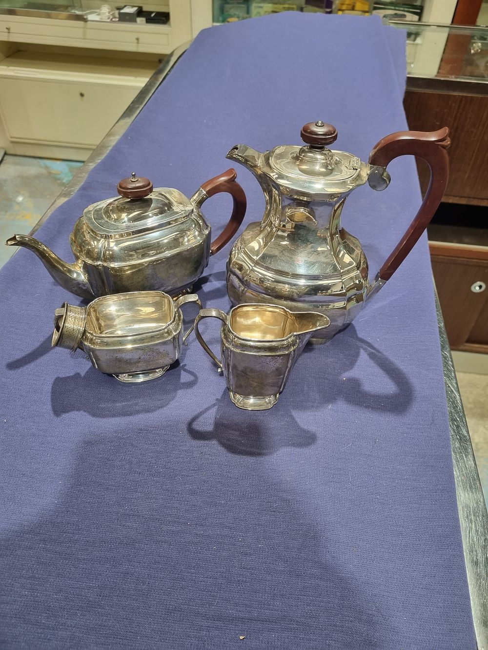 Shelby's Auctioneers Ltd. | Auction 210326 | ONLINE AUCTION FURNITURE POTTERY COLLECTIBLES AND SOME SUPRISES