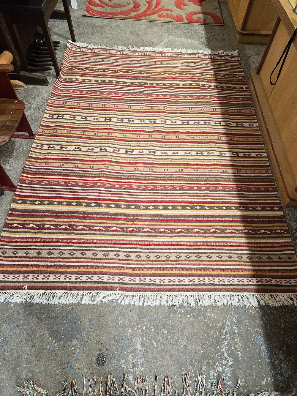 Lot 37: 1 X LARGE WOVEN FLOOR RUG MEXICAN STYLE...