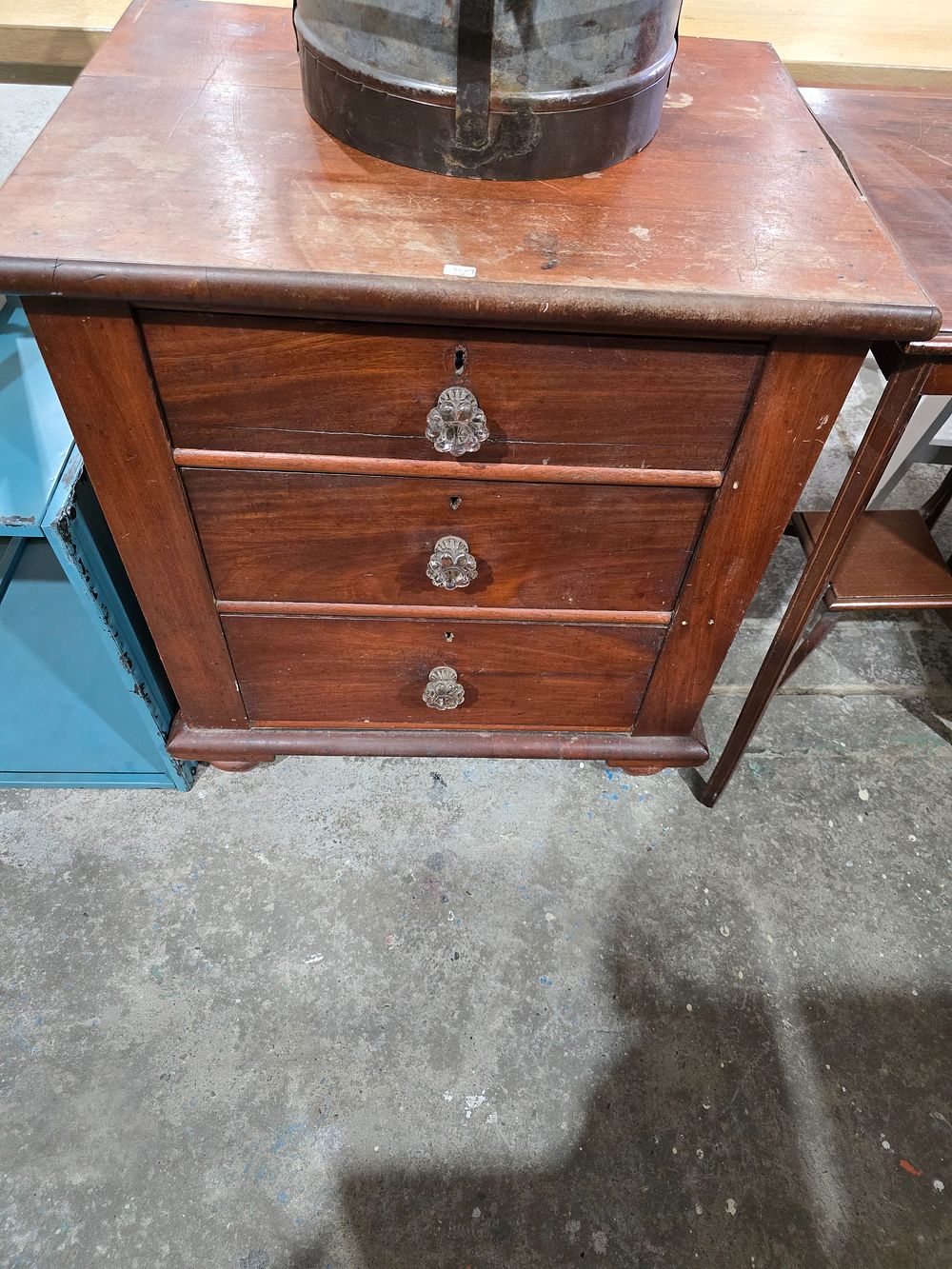 Lot 53: 1 X VICTORIAN MAHOGANY 3 DRAWER CHEST OF...