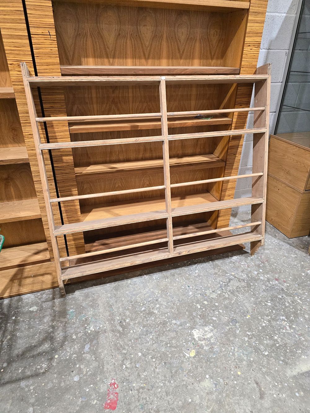 Lot 80: 1 1 LARGE DELPH RACK